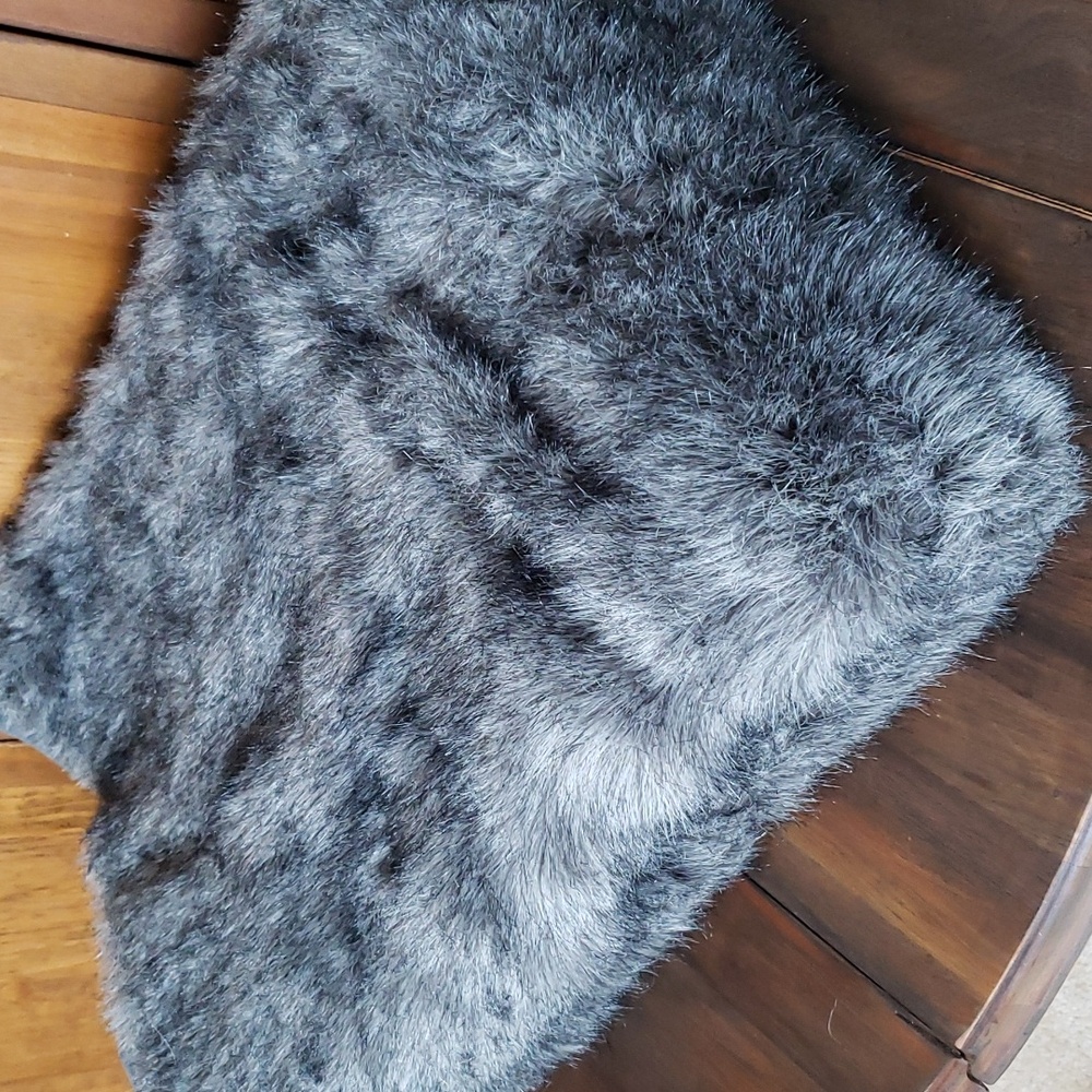 Pottery Barn Teen BALOO Himalayan Faux Fur Throw